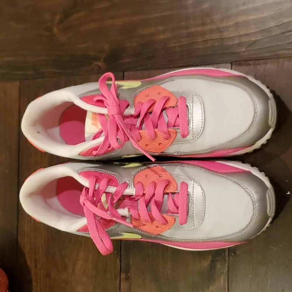 Nike Air Max 90 PRM Grade School Size 7Y
